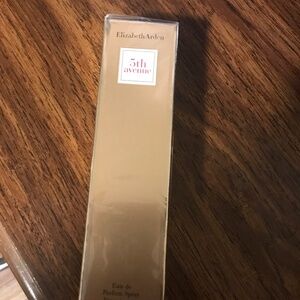 Elizabeth Arden 5th avenue perfume